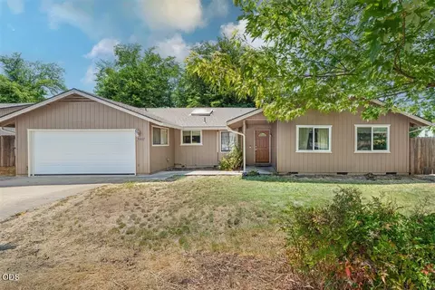 2991 Barclay Rd, Medford, OR 97504
