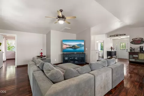 Living - 472 Phyllis Dr, Eagle Point, OR 97524 photo 1 of 1