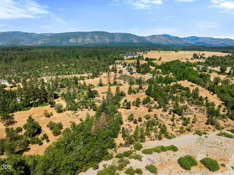 View/Area - 699 Pine Cone Dr, Cave Junction, OR 97523 photo 6 of 9