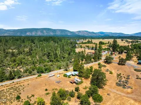 View/Area - 699 Pine Cone Dr, Cave Junction, OR 97523 photo 8 of 9