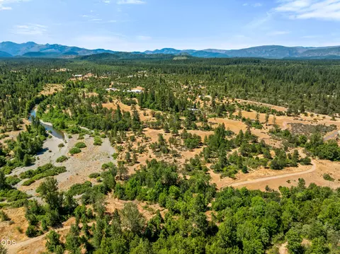 View/Area - 699 Pine Cone Dr, Cave Junction, OR 97523 photo 4 of 9