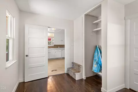 Entry Way - 105 Maple St, Phoenix, OR 97535 photo 2 of 2