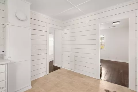 Entry Way - 105 Maple St, Phoenix, OR 97535 photo 1 of 2