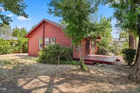 Exterior - 105 Maple St, Phoenix, OR 97535 photo 7 of 11