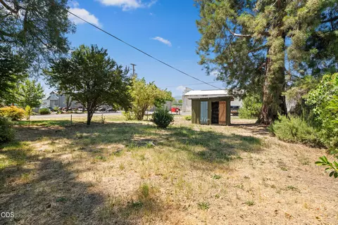 Exterior - 105 Maple St, Phoenix, OR 97535 photo 5 of 11