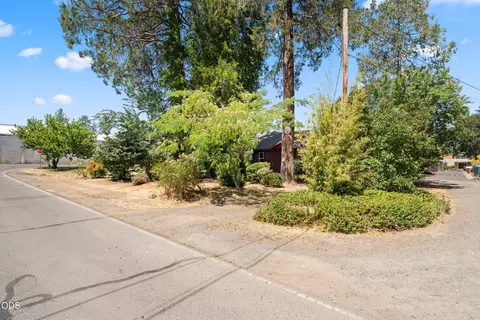 Exterior - 105 Maple St, Phoenix, OR 97535 photo 11 of 11