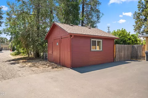 Exterior - 105 Maple St, Phoenix, OR 97535 photo 10 of 11