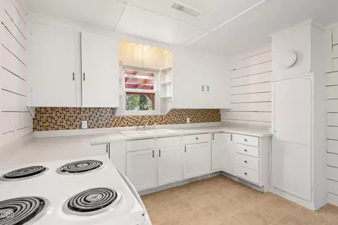 Kitchen - 105 Maple St, Phoenix, OR 97535 photo 2 of 2