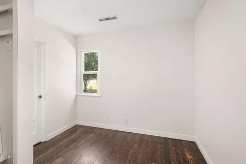 Bedroom - 105 Maple St, Phoenix, OR 97535 photo 2 of 5