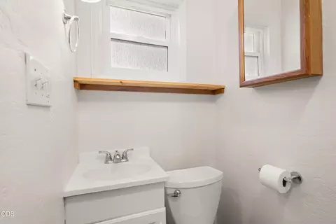 Bath - 105 Maple St, Phoenix, OR 97535 photo 1 of 1