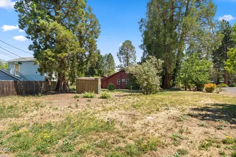 Exterior - 105 Maple St, Phoenix, OR 97535 photo 6 of 11