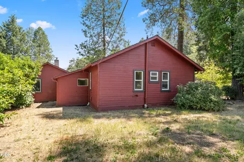 Exterior - 105 Maple St, Phoenix, OR 97535 photo 3 of 11