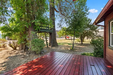 Exterior - 105 Maple St, Phoenix, OR 97535 photo 1 of 11