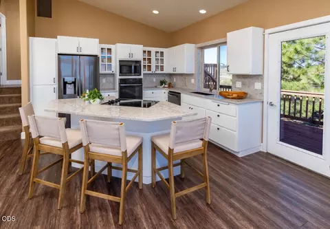 Kitchen - 59639 Saskatoon Ln, Bend, OR 97702 photo 3 of 3
