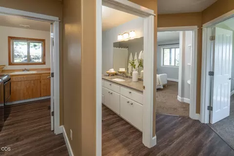 Entry Way - 59639 Saskatoon Ln, Bend, OR 97702 photo 2 of 2