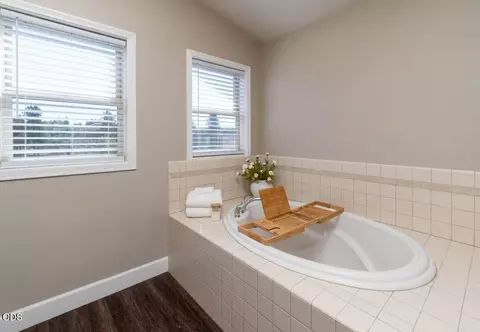 Bath - 59639 Saskatoon Ln, Bend, OR 97702 photo 3 of 5