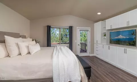 Bedroom - 59639 Saskatoon Ln, Bend, OR 97702 photo 1 of 2