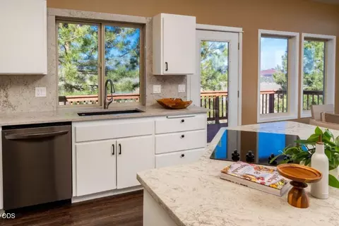 Kitchen - 59639 Saskatoon Ln, Bend, OR 97702 photo 1 of 3