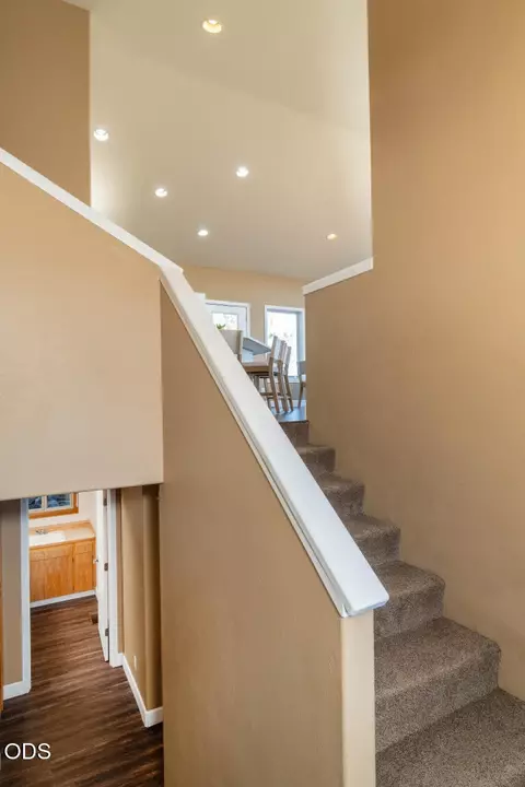 Entry Way - 59639 Saskatoon Ln, Bend, OR 97702 photo 1 of 2