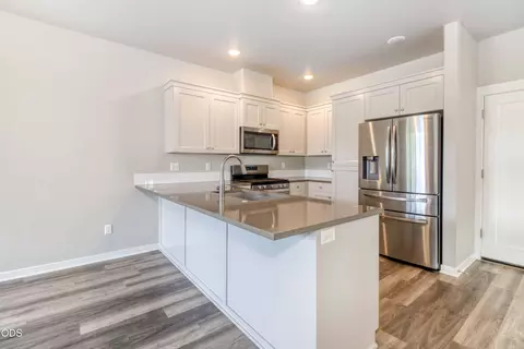 Kitchen - 61618 SE Depot Loop, Bend, OR 97702 photo 2 of 3