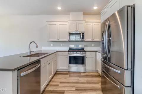 Kitchen - 61618 SE Depot Loop, Bend, OR 97702 photo 1 of 3