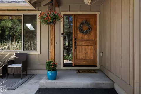Entry Way - 60134 Turquoise Rd, Bend, OR 97702 photo 1 of 2