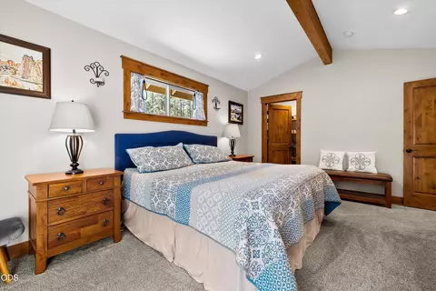Bedroom - 60134 Turquoise Rd, Bend, OR 97702 photo 2 of 7