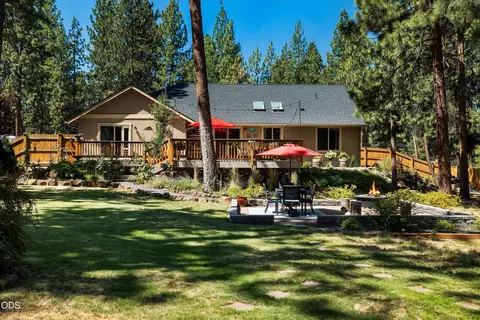Exterior - 60134 Turquoise Rd, Bend, OR 97702 photo 14 of 22