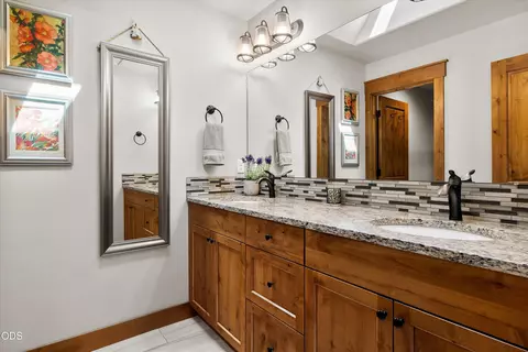 Bath - 60134 Turquoise Rd, Bend, OR 97702 photo 1 of 4