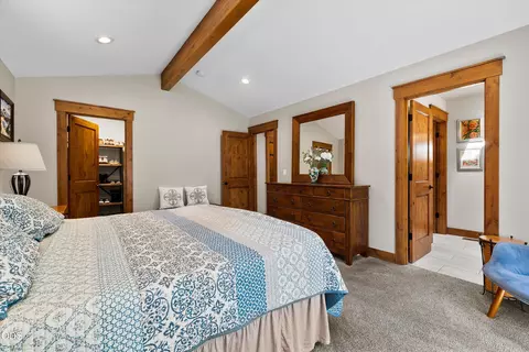 Bedroom - 60134 Turquoise Rd, Bend, OR 97702 photo 3 of 7