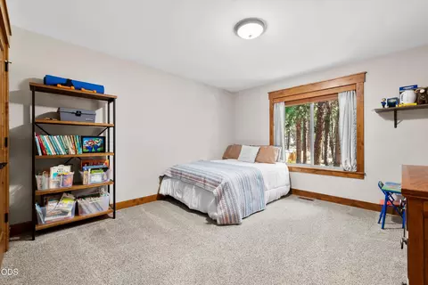 Bedroom - 60134 Turquoise Rd, Bend, OR 97702 photo 6 of 7