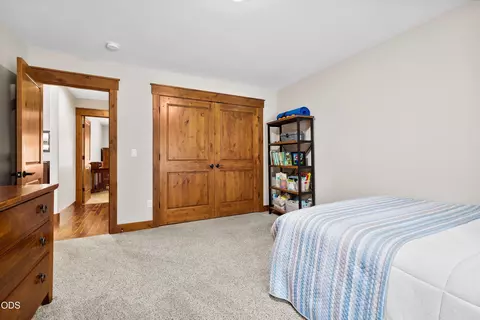 Bedroom - 60134 Turquoise Rd, Bend, OR 97702 photo 7 of 7