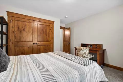 Bedroom - 60134 Turquoise Rd, Bend, OR 97702 photo 5 of 7