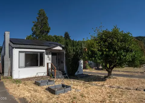 631 W Union St, Roseburg, OR 97471