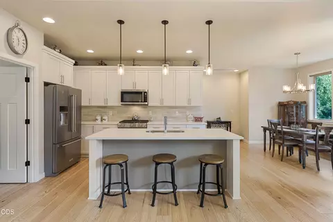 Kitchen - 63137 Iner Loop, Bend, OR 97701 photo 1 of 4