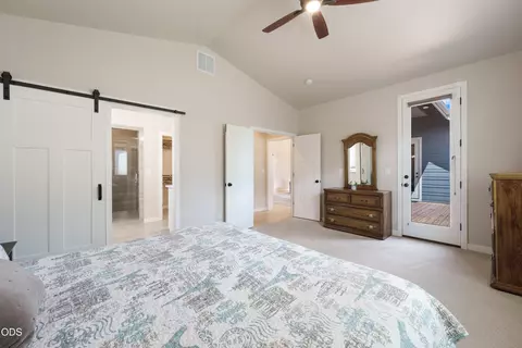 Bedroom - 63137 Iner Loop, Bend, OR 97701 photo 2 of 3