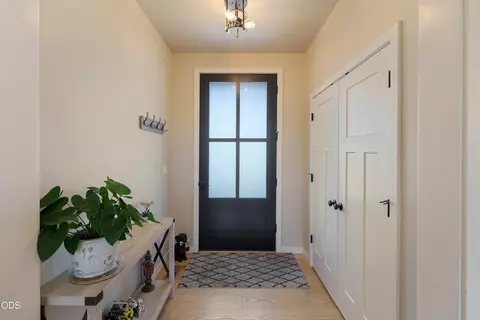 Entry Way - 63137 Iner Loop, Bend, OR 97701 photo 1 of 2