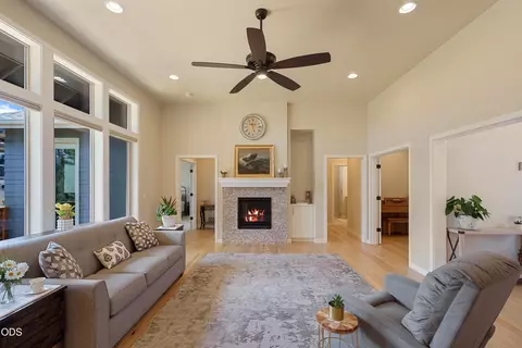 Living - 63137 Iner Loop, Bend, OR 97701 photo 1 of 2