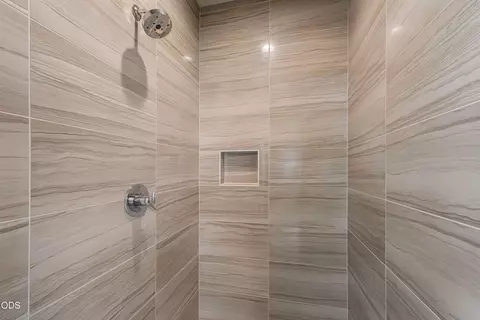 Bath - 63137 Iner Loop, Bend, OR 97701 photo 3 of 6