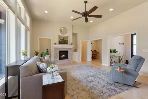 Living - 63137 Iner Loop, Bend, OR 97701 photo 2 of 2