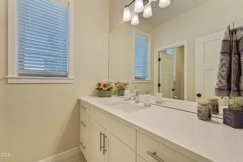 Bath - 63137 Iner Loop, Bend, OR 97701 photo 5 of 6