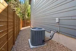 63137 Iner Loop, Bend, OR 97701 photo 4