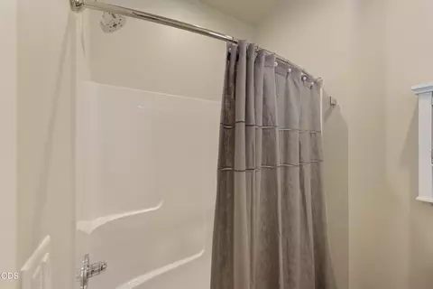 Bath - 63137 Iner Loop, Bend, OR 97701 photo 6 of 6