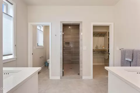 Bath - 63137 Iner Loop, Bend, OR 97701 photo 1 of 6