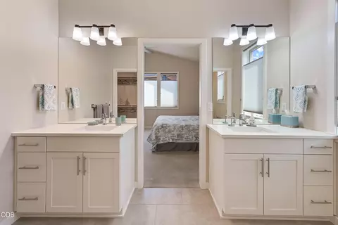 Bath - 63137 Iner Loop, Bend, OR 97701 photo 2 of 6