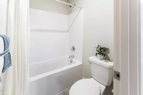 Bath - 63102 NE Henningsen Pl, Bend, OR 97701 photo 2 of 5
