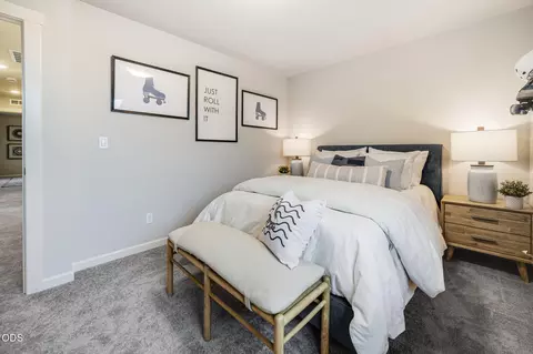 Bedroom - 63102 NE Henningsen Pl, Bend, OR 97701 photo 3 of 9