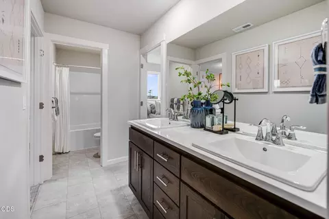 Bath - 63102 NE Henningsen Pl, Bend, OR 97701 photo 5 of 5