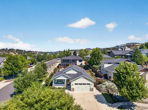 4303 Vineyard Ter, Medford, OR 97504