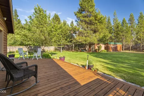 Exterior - 16191 Twin Dr, La Pine, OR 97739 photo 4 of 11